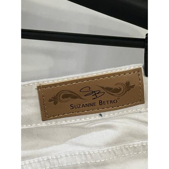 NWT Suzanne Betro Denim White Embroidered Skinny Cropped Jeans Women's size 14 - Picture 3 of 6